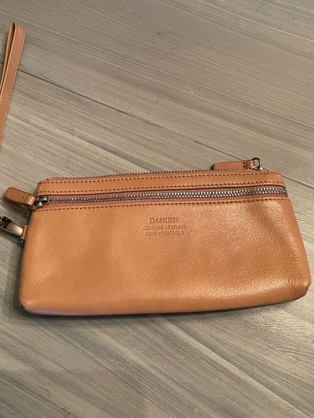 Danier Ladies Tan Leather Wallet/Purse/Bag